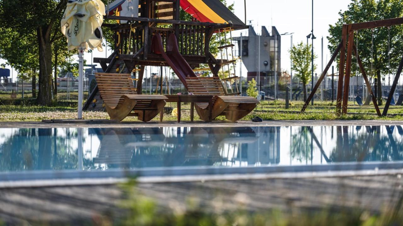 Hotel And Park Divoka Voda Bratislava Buitenkant foto